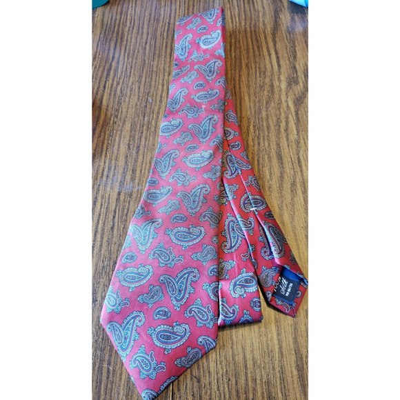 Surry Sophisticates Red Gold Paisley Tie 100% Silk Necktie - Picture 5 of 6